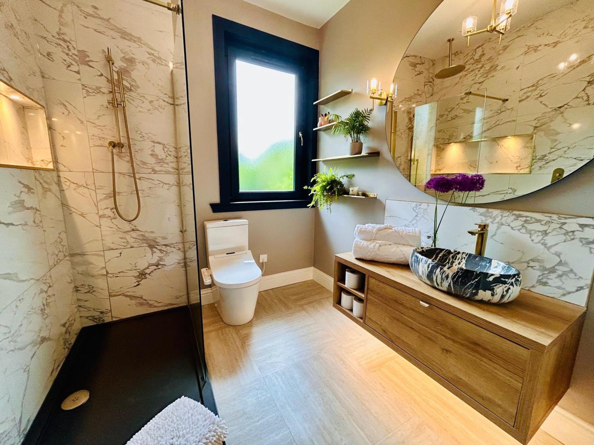 Longbank Luxury Lets Villa Еър Екстериор снимка