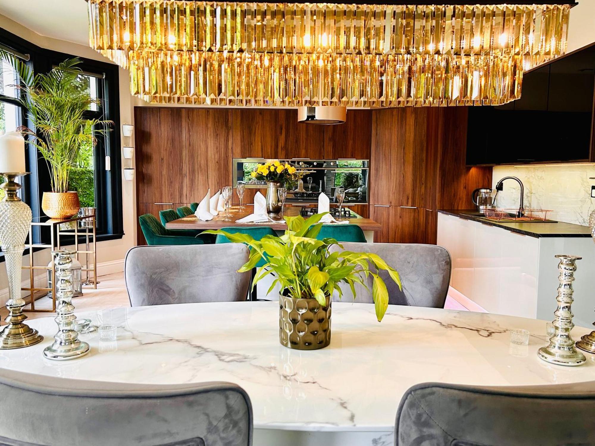 Longbank Luxury Lets Villa Еър Екстериор снимка