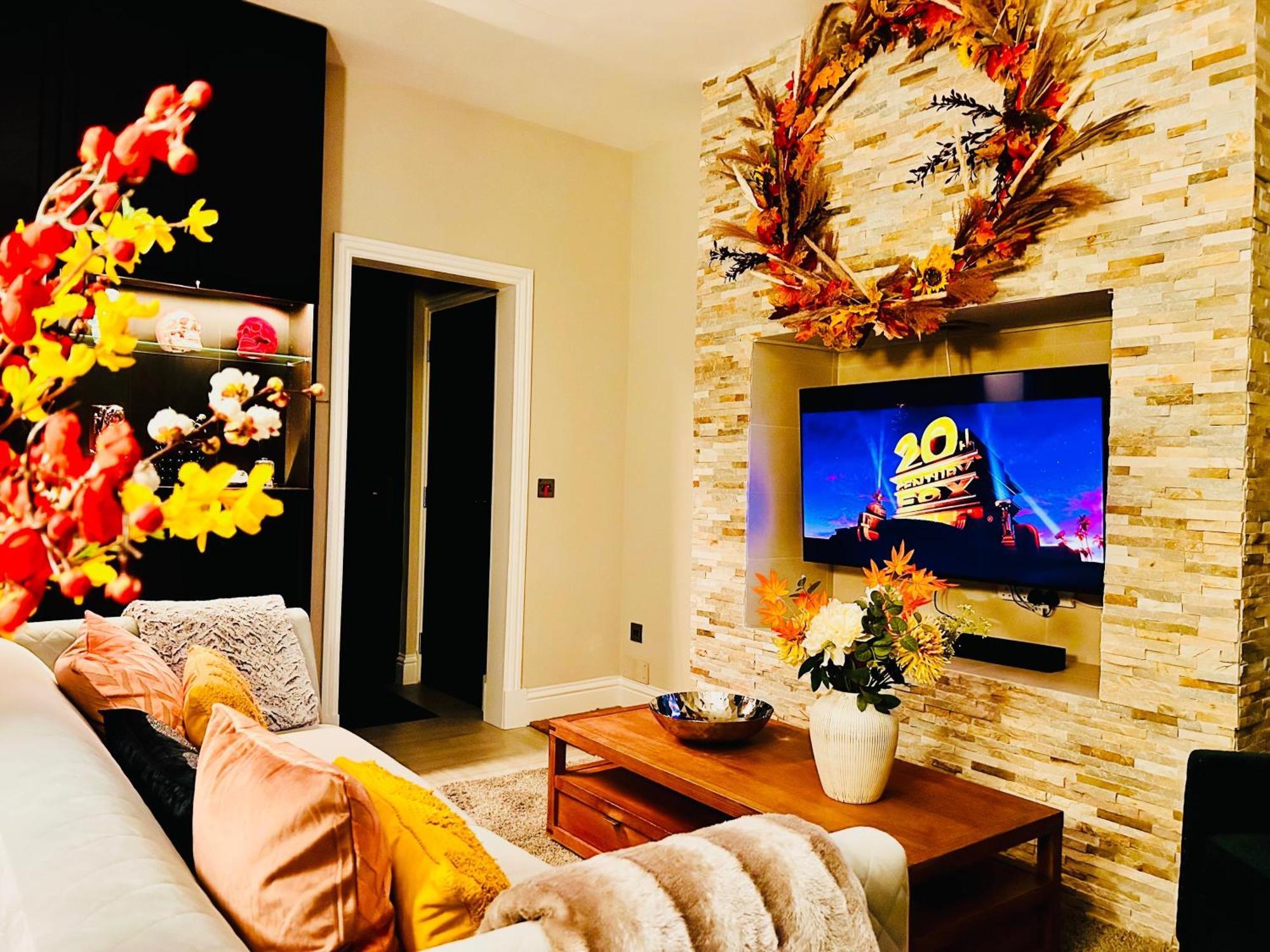 Longbank Luxury Lets Villa Еър Екстериор снимка